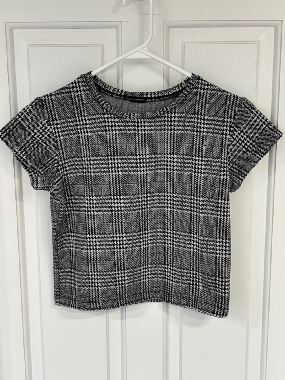 Brandy Melville Black & White Houndstooth Short Sleeve Knit Crew Neck Crop Tee - Picture 7 of 7